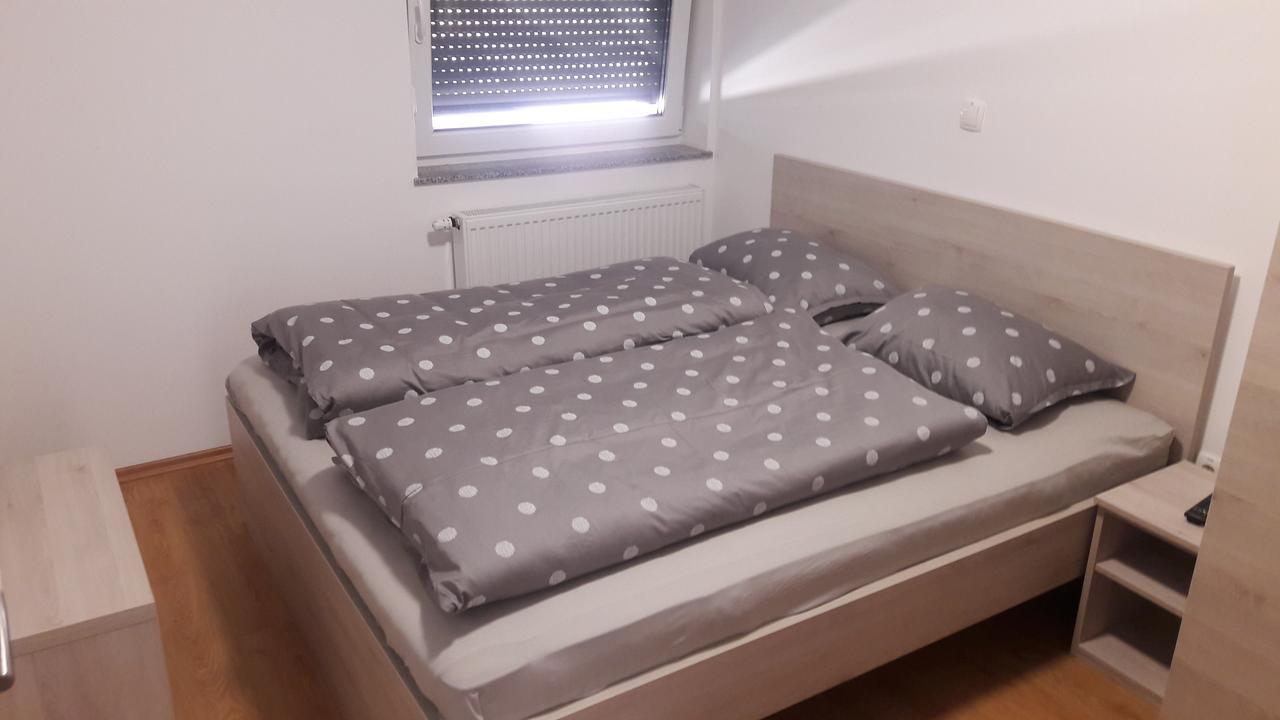 Hotel Gostilna Marta à Oslusevci Extérieur photo